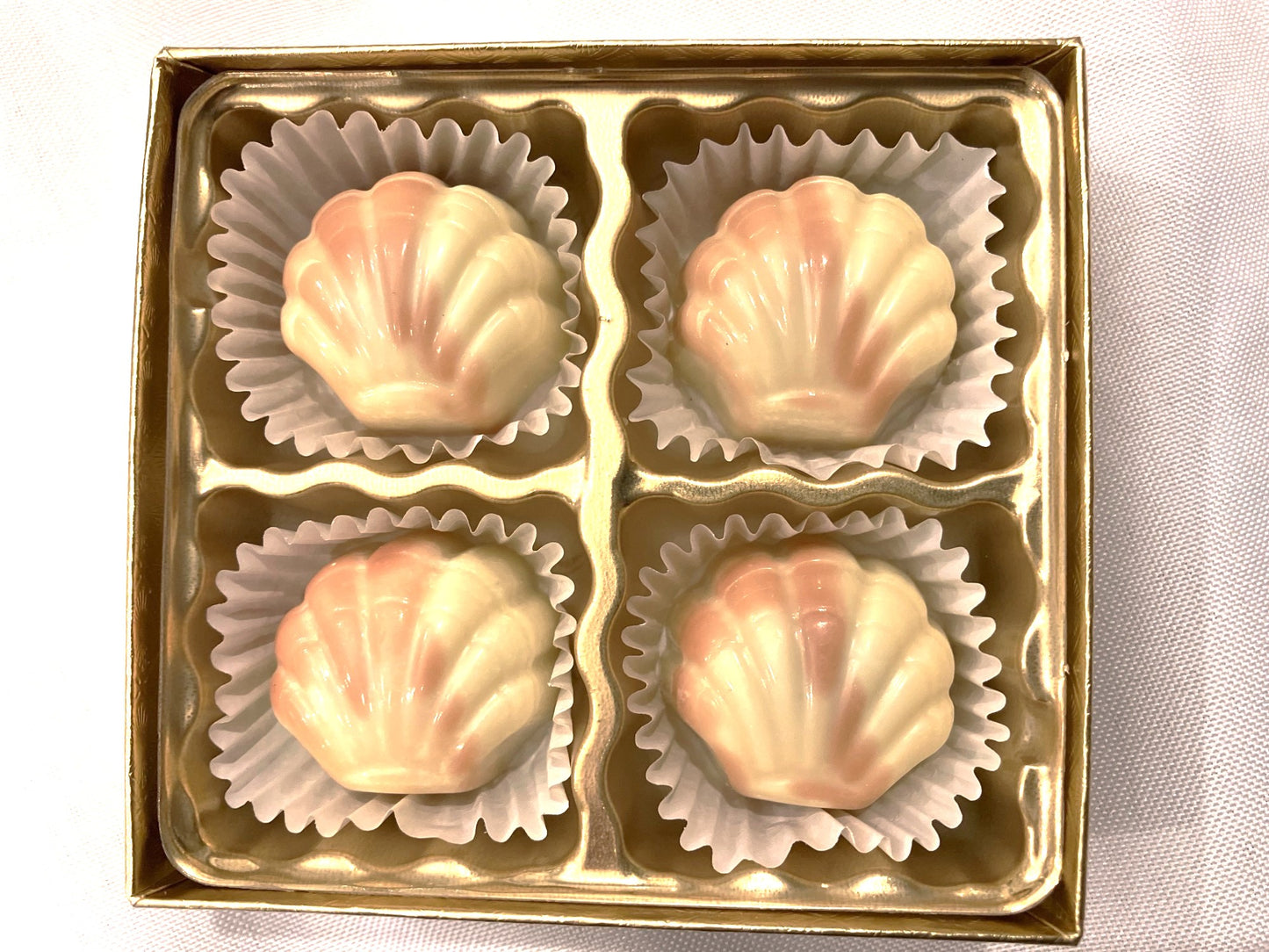 Raspberry Seashells in Dark or White Chocolate